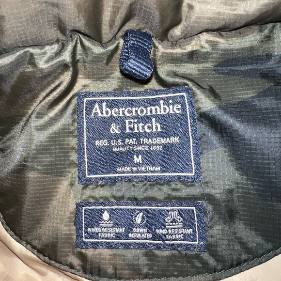 Abercrombie & Fitch- size M- Camo Down Jacket - Picture 5 of 6